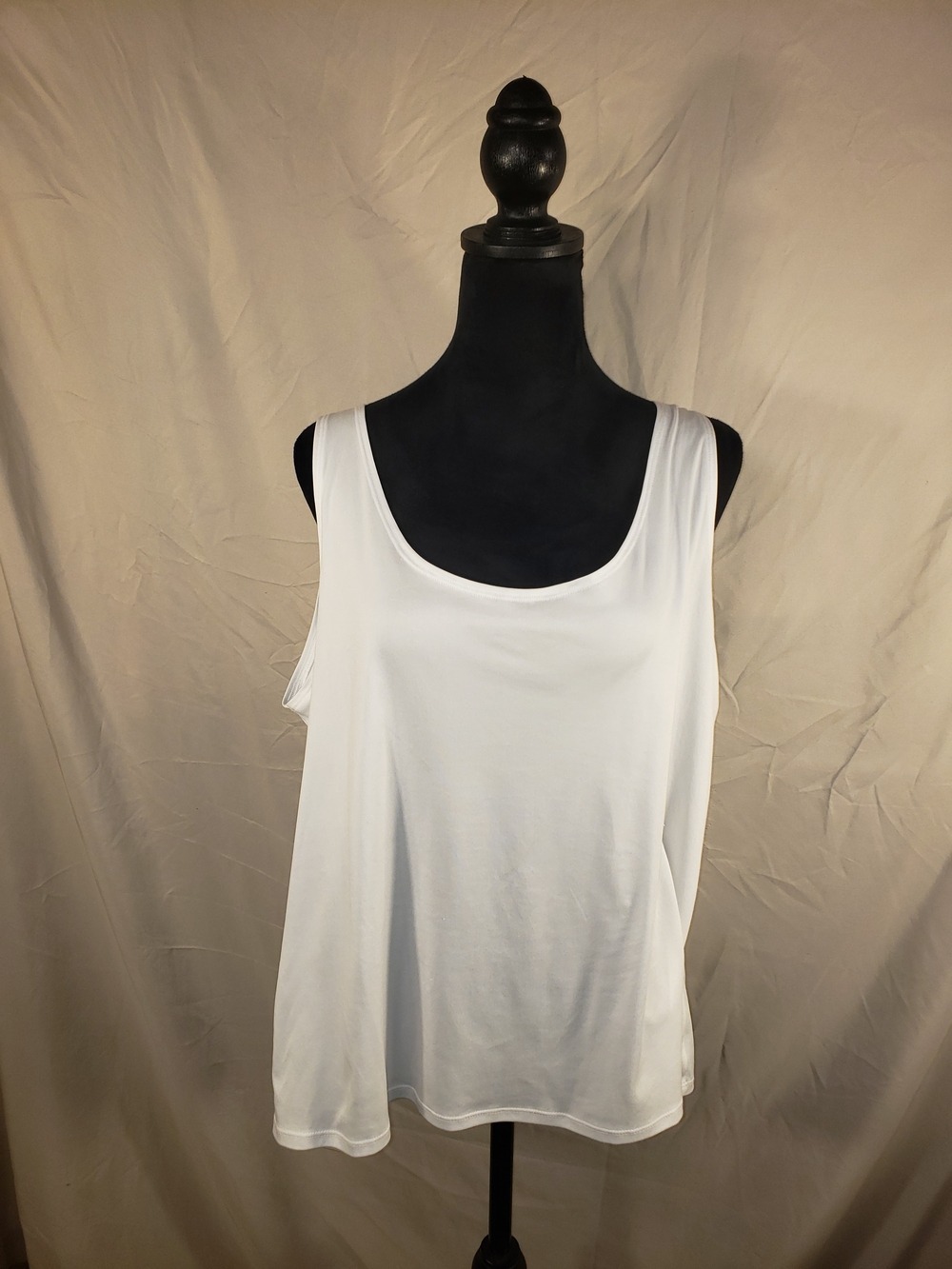 Classic Unbranded White Tank Top - Women - 1X